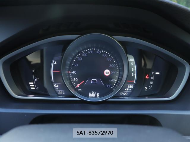 Volvo V40 2015-11 8216598-12