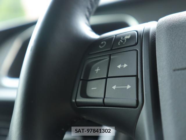 Volvo V40 2013-12 8216599-13
