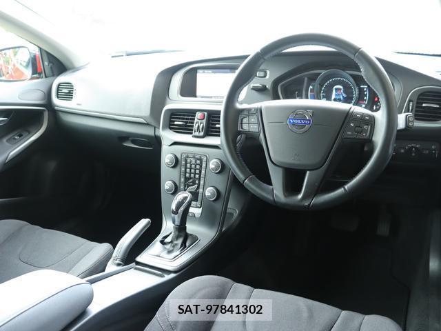 Volvo V40 2013-12 8216599-15
