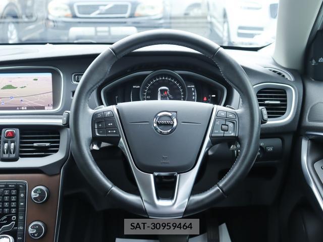 Volvo V40 2018-01 8216600-11