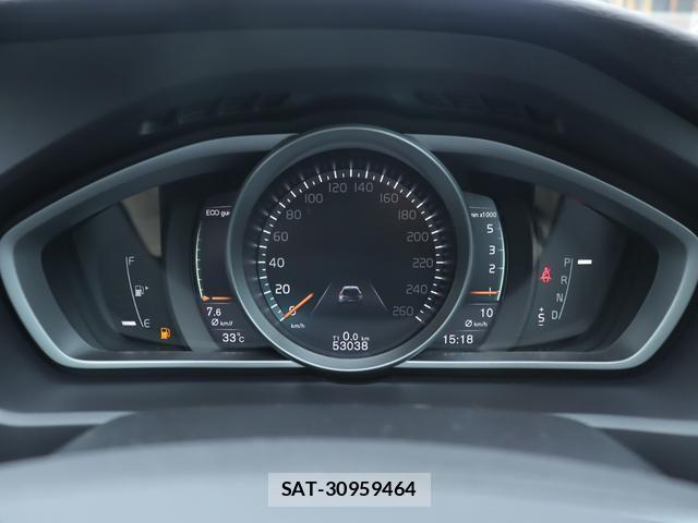 Volvo V40 2018-01 8216600-12