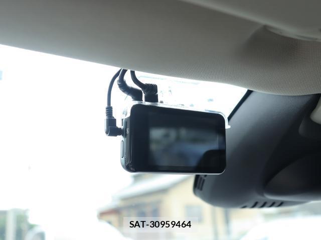 Volvo V40 2018-01 8216600-16