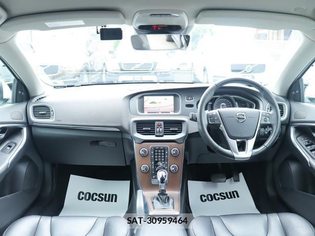 Volvo V40 2018-01 8216600-3