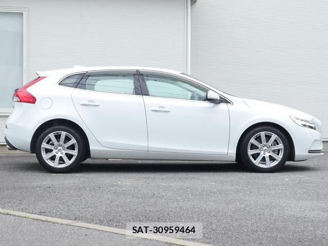 Volvo V40 2018-01 8216600-6