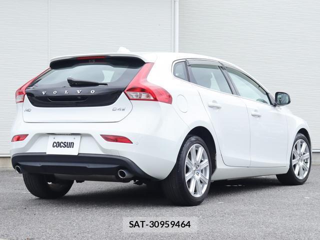 Volvo V40 2018-01 8216600-7