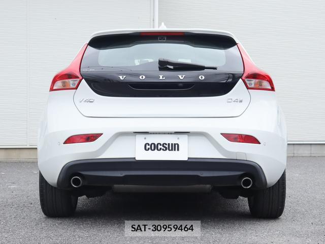 Volvo V40 2018-01 8216600-8