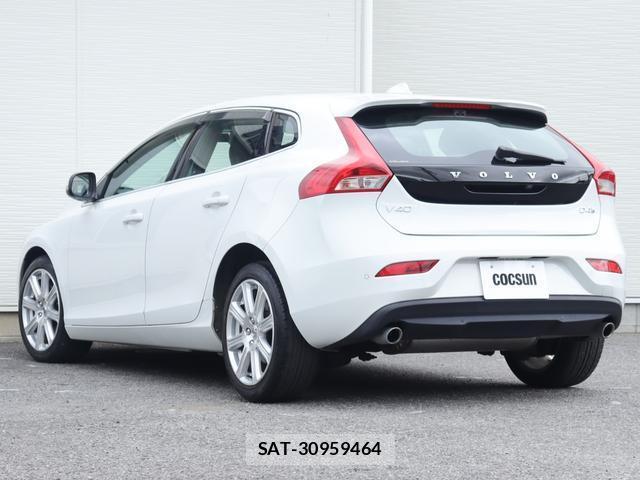 Volvo V40 2018-01 8216600-9