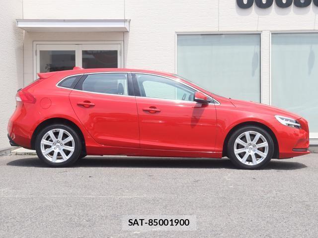 Volvo V40 2017-08 8219269-6
