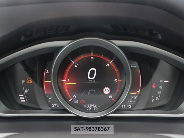 Volvo V40 2017-09 8219270-12