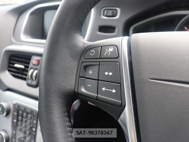Volvo V40 2017-09 8219270-13