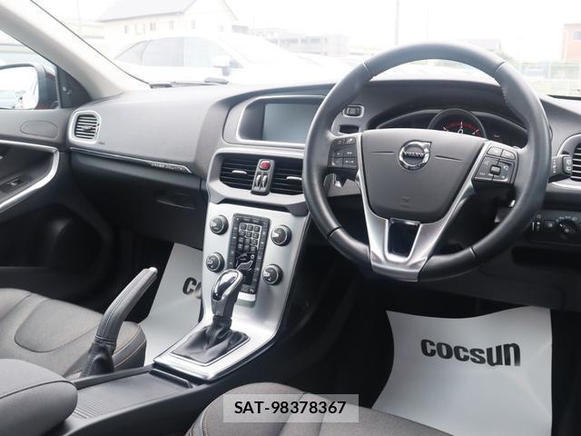 Volvo V40 2017-09 8219270-15