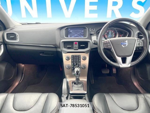 Volvo V40 2013-08 8219359-1