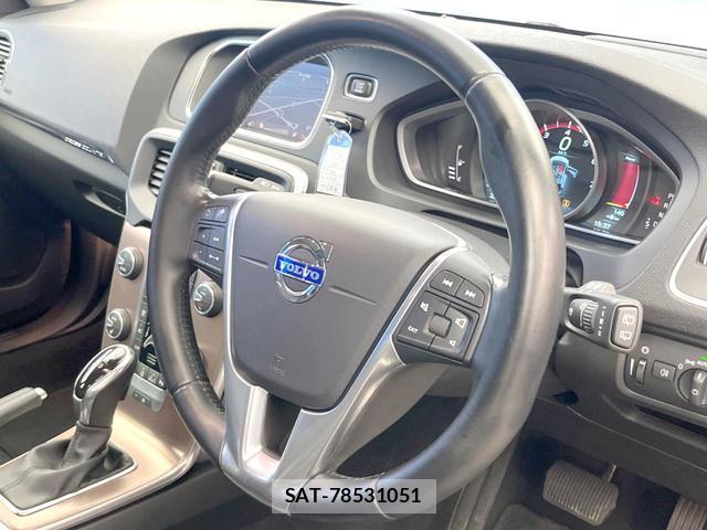 Volvo V40 2013-08 8219359-10