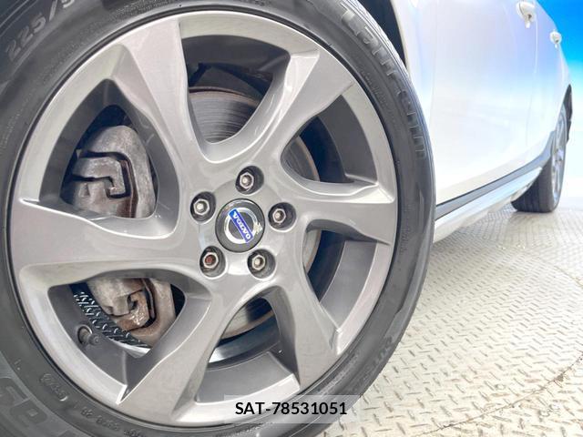 Volvo V40 2013-08 8219359-12