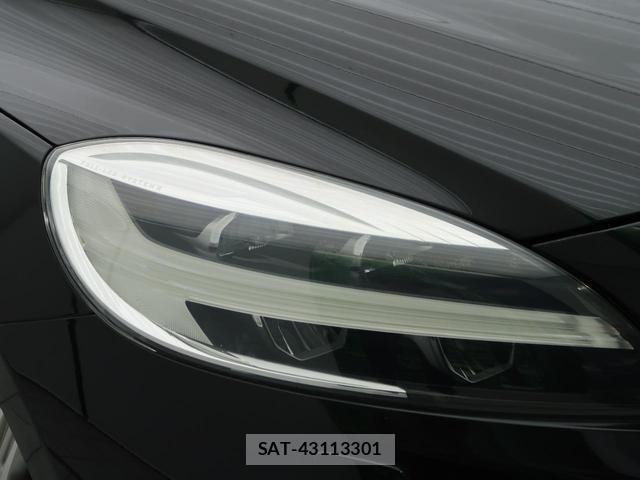 Volvo V40 2017-06 8219503-13
