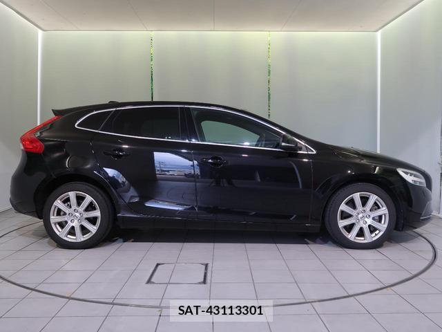 Volvo V40 2017-06 8219503-16