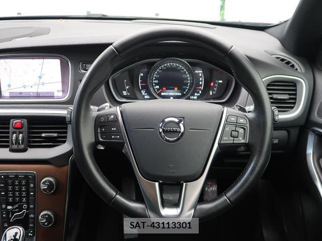 Volvo V40 2017-06 8219503-9