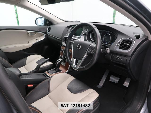 Volvo V40 2018-06 8219504-1