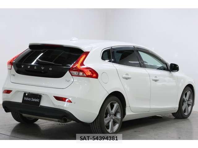 Volvo V40 2013-10 8224608-10