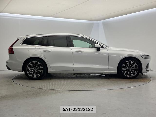 Volvo V60 2023-04 8216353-19