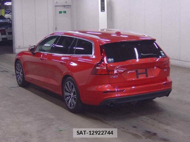 Volvo V60 2019-06 8216995-1