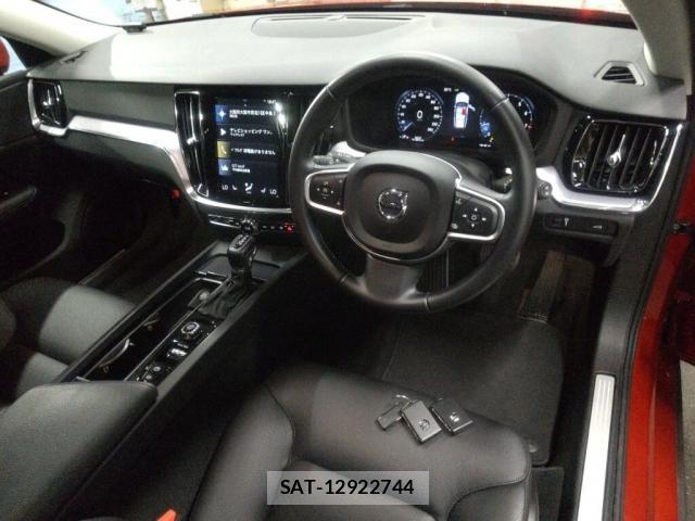Volvo V60 2019-06 8216995-2
