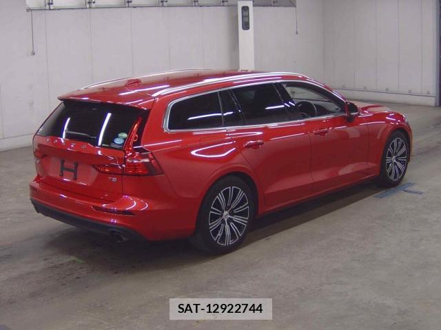 Volvo V60 2019-06 8216995-4