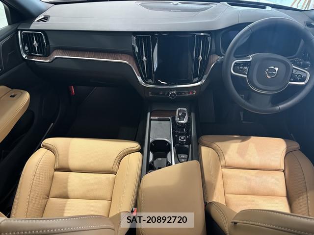Volvo V60 2025-09 8218292-1