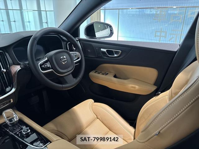 Volvo V60 2025-08 8218300-17