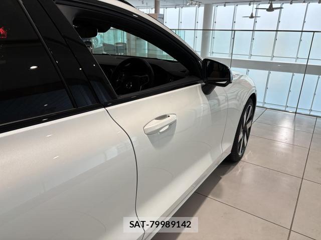 Volvo V60 2025-08 8218300-19