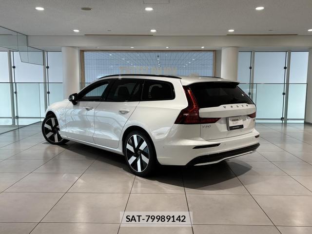 Volvo V60 2025-08 8218300-2