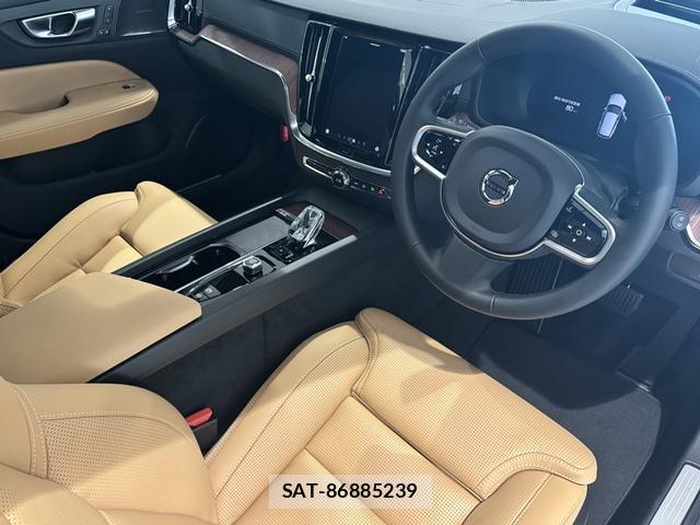Volvo V60 2025-10 8218301-16