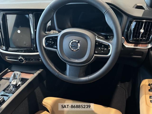 Volvo V60 2025-10 8218301-17