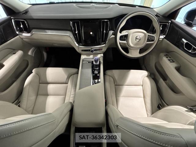 Volvo V60 2025-11 8218302-1