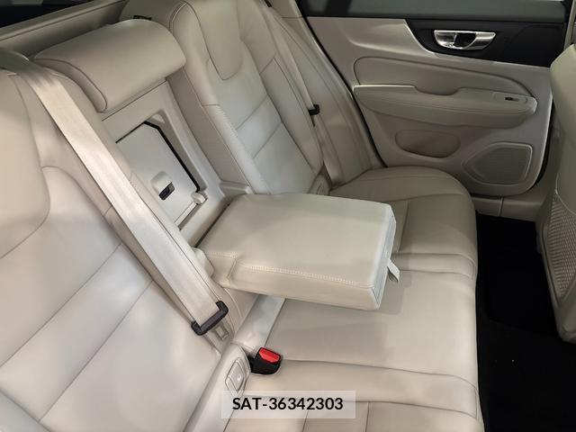 Volvo V60 2025-11 8218302-8