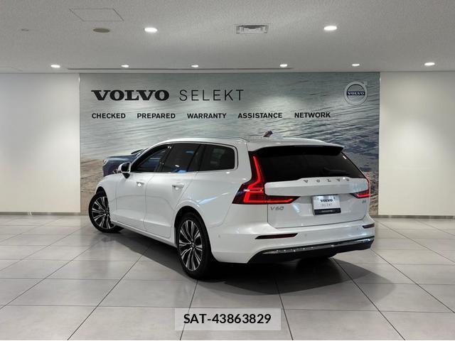 Volvo V60 2025-10 8218303-2