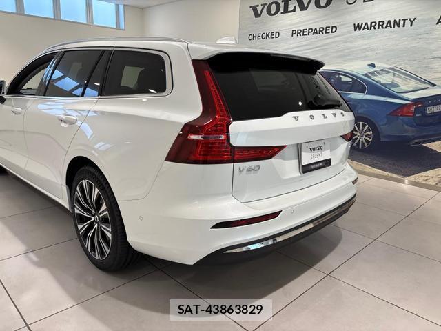 Volvo V60 2025-10 8218303-4