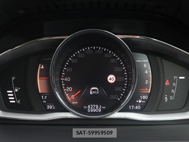 Volvo V60 2017-08 8219271-12