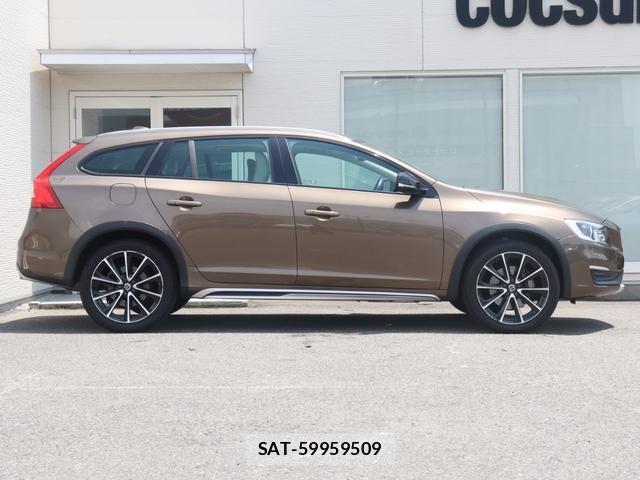 Volvo V60 2017-08 8219271-6