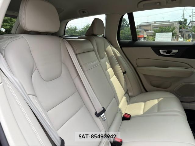 Volvo V60 2021-07 8220997-15