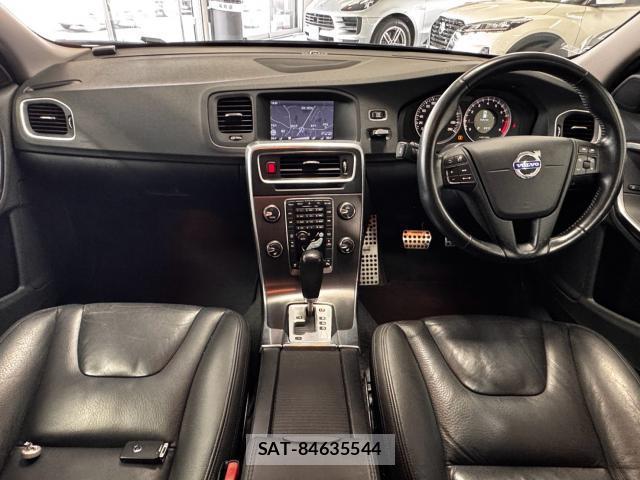 Volvo V60 2011-07 8221895-2