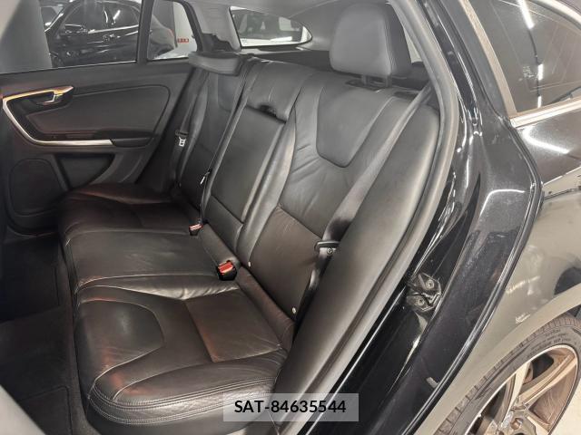 Volvo V60 2011-07 8221895-6