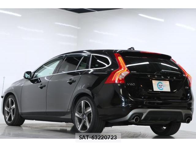 Volvo V60 2015-08 8222922-1