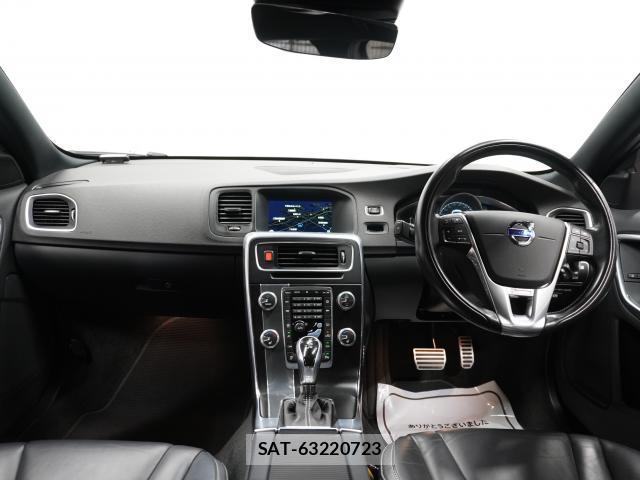 Volvo V60 2015-08 8222922-2