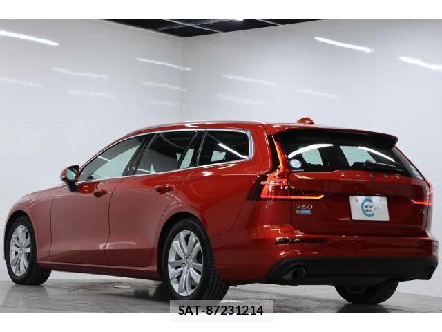 Volvo V60 2019-07 8222923-1