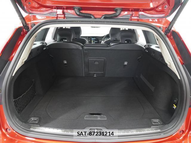 Volvo V60 2019-07 8222923-16