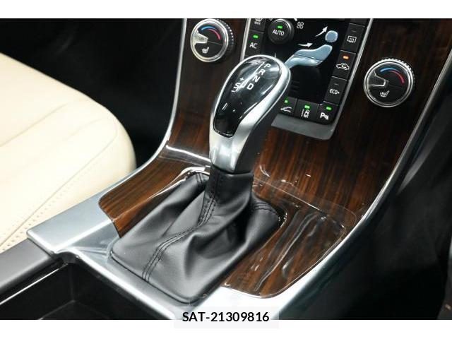 Volvo V60 2017-08 8222927-9