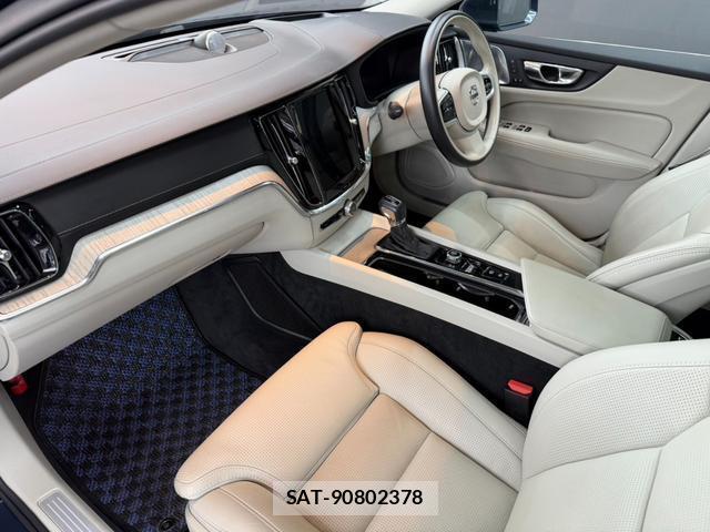 Volvo V60 2018-11 8223548-3