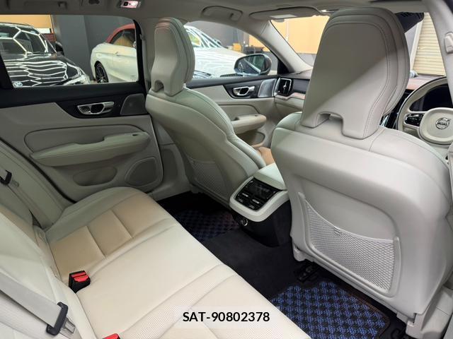 Volvo V60 2018-11 8223548-4