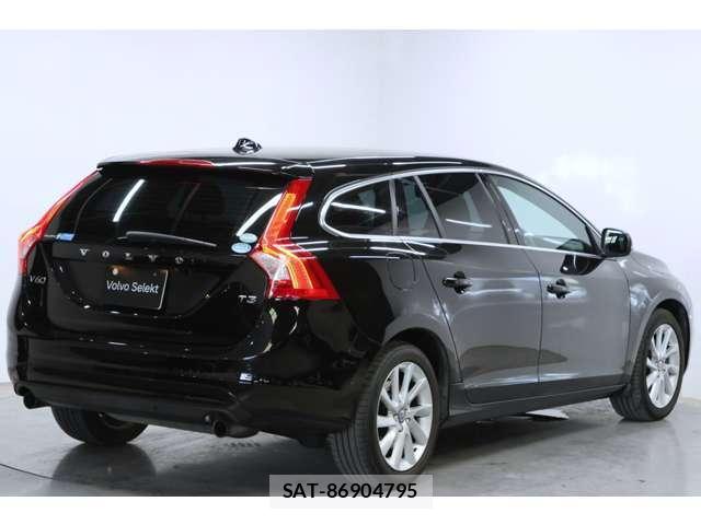Volvo V60 2017-08 8224607-10